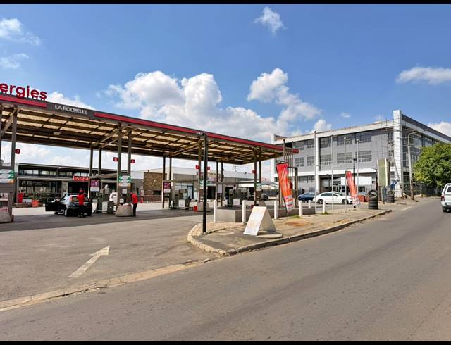 2,850M² SERVICE STATION FOR SALE IN LA ROCHELLE